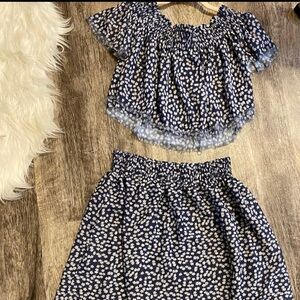 Women’s 2 Piece Top and Skirt Set size Large